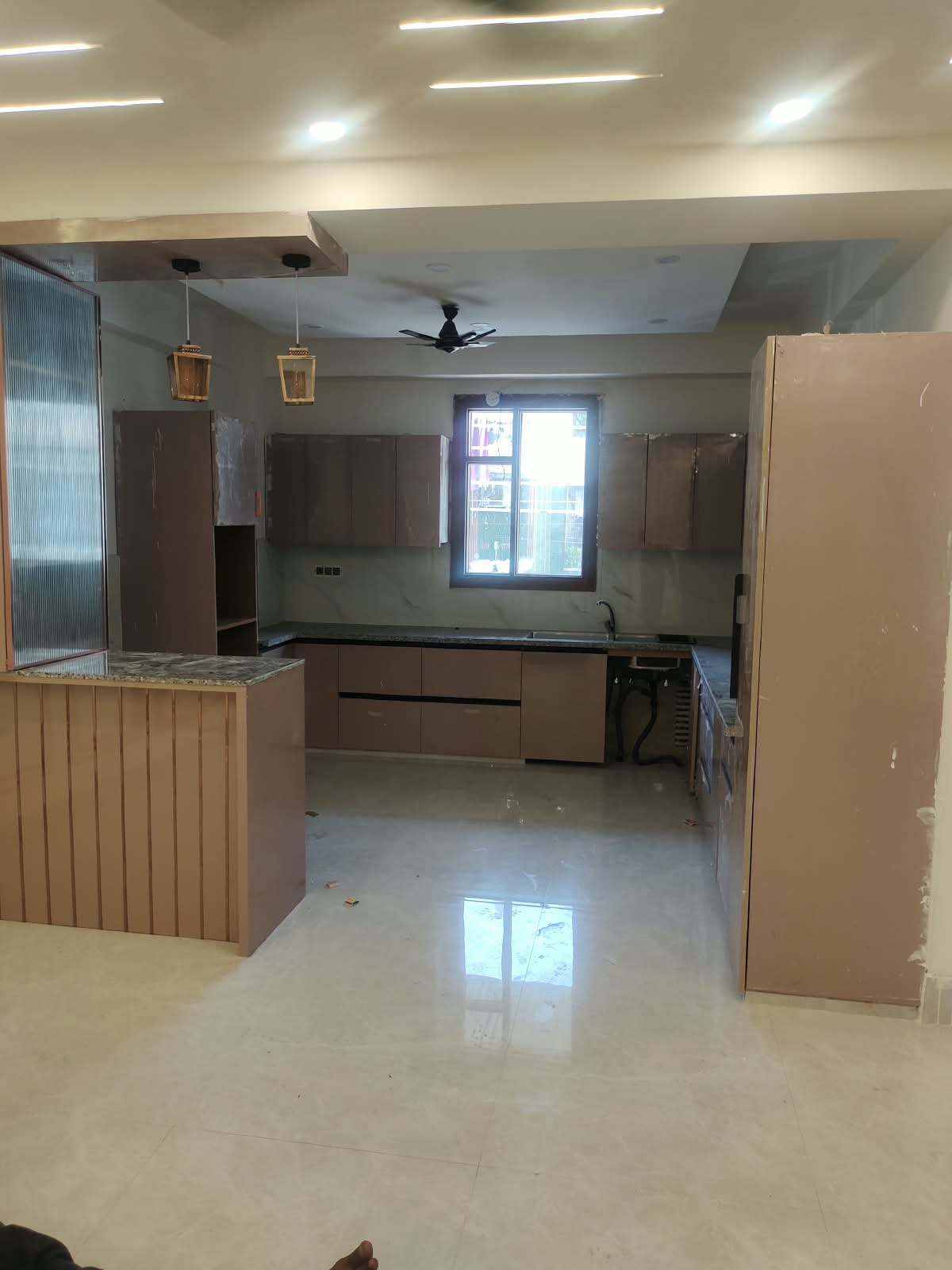 BUILDER FLOOR 