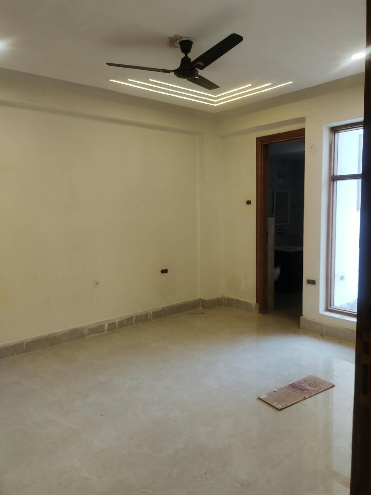 BUILDER FLOOR 