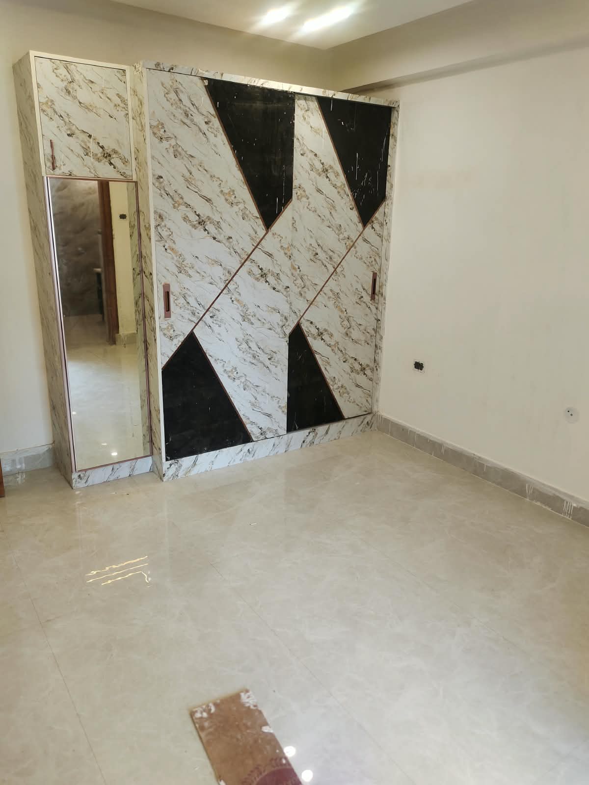 BUILDER FLOOR 