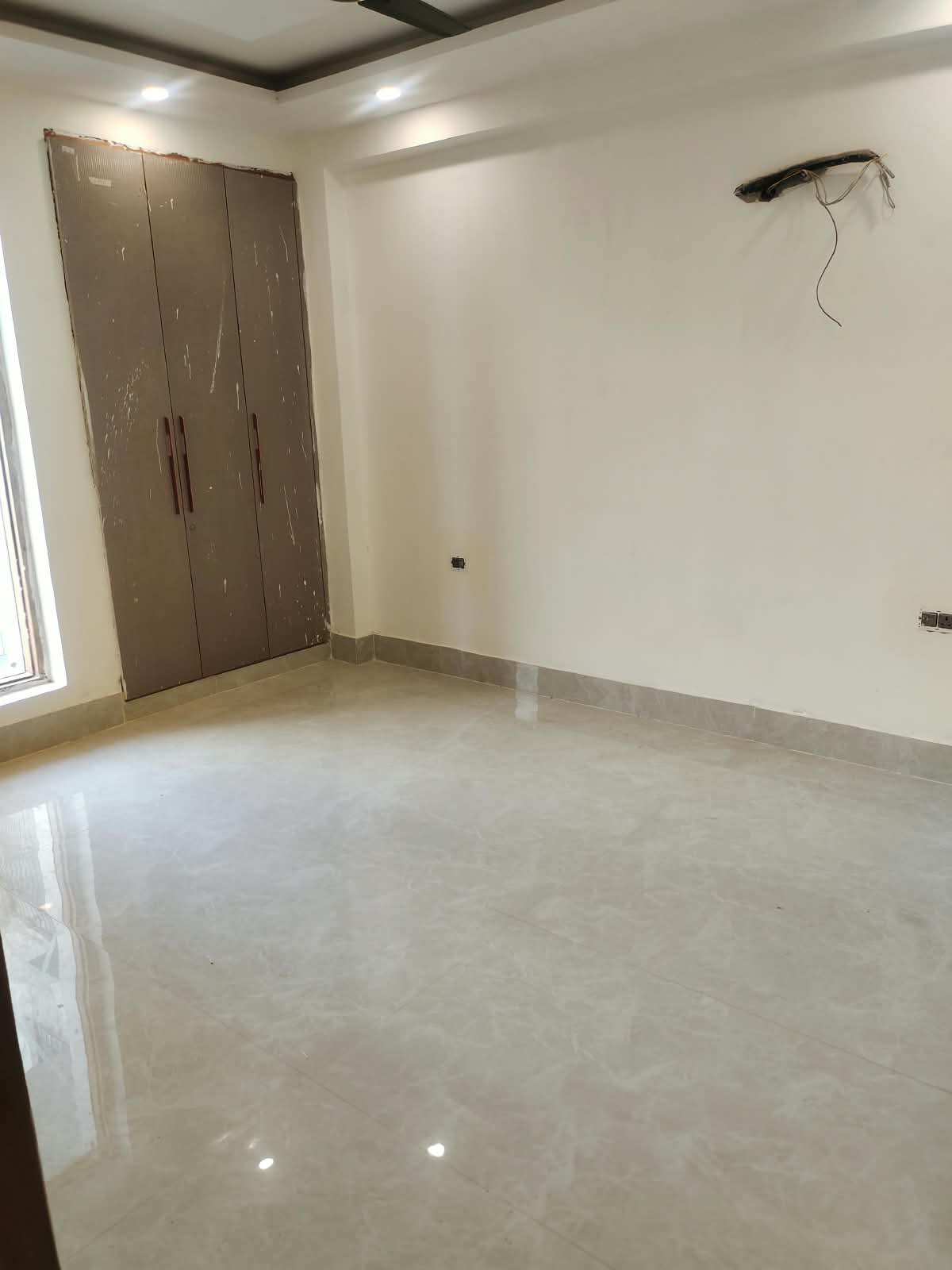 BUILDER FLOOR 