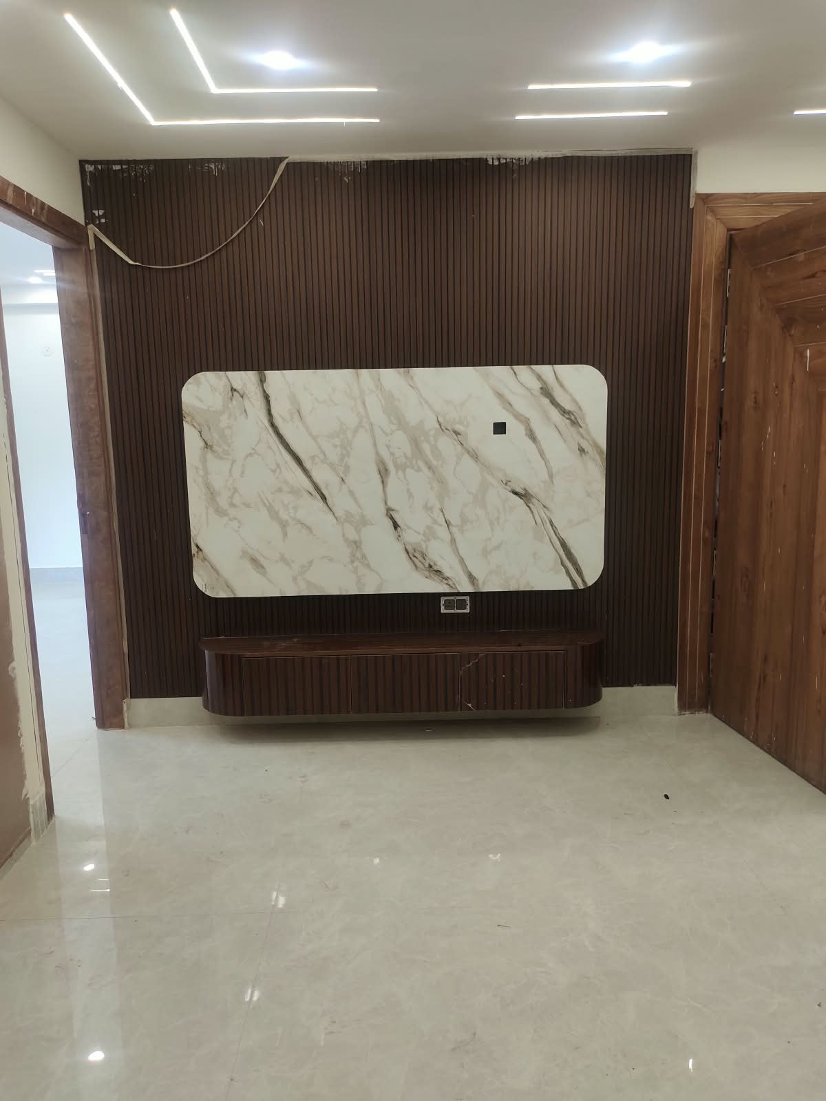 BUILDER FLOOR 