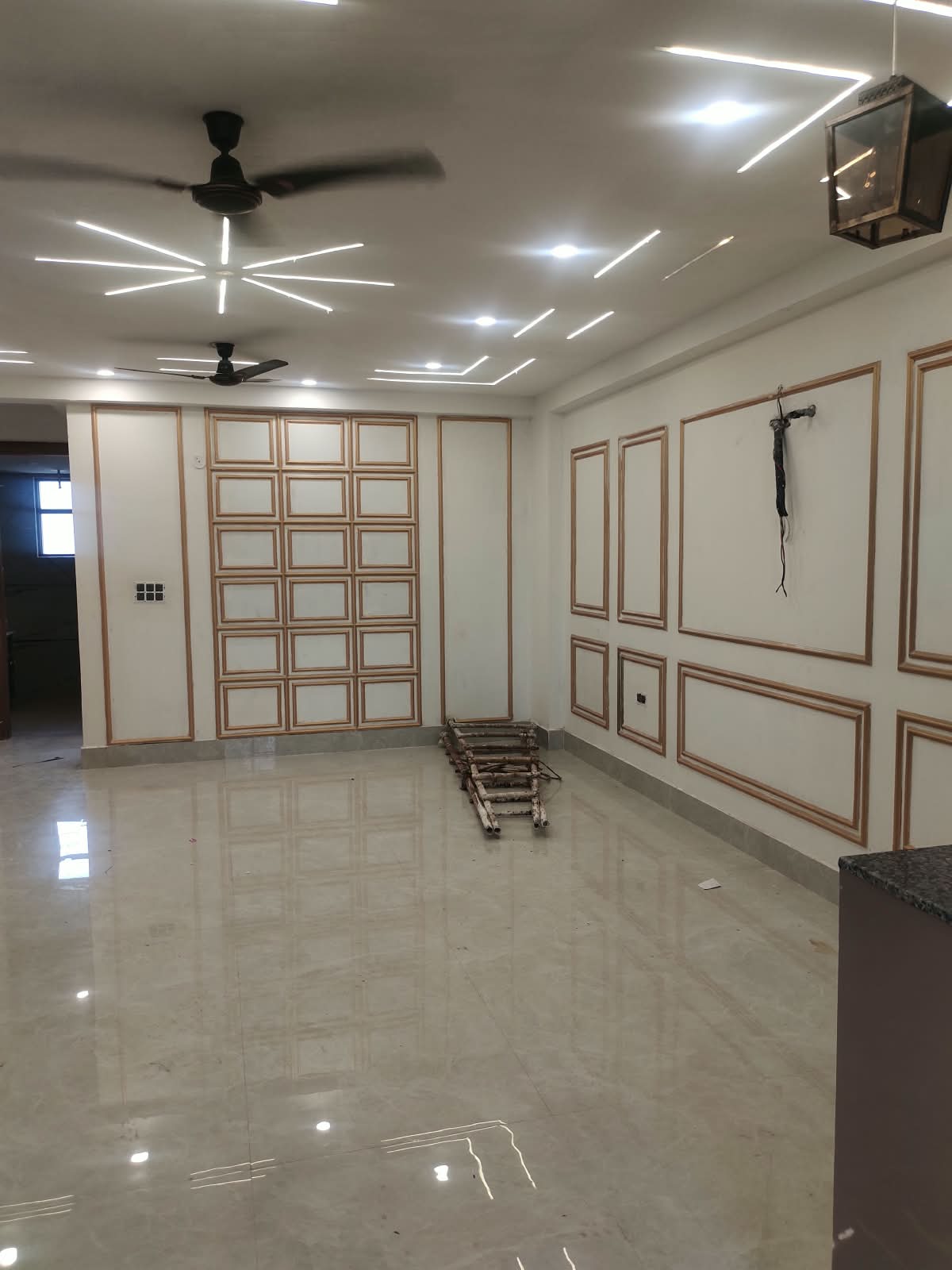 BUILDER FLOOR 