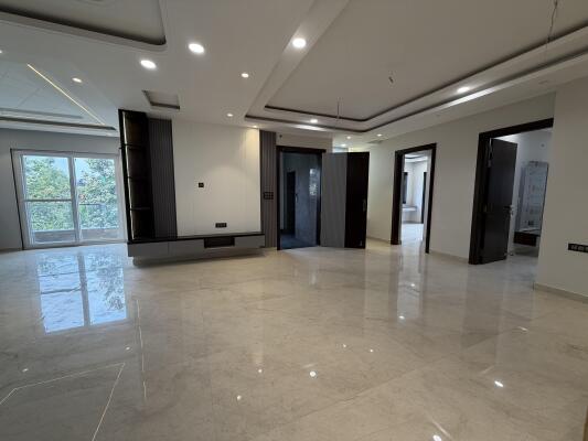 Luxury builder floor 